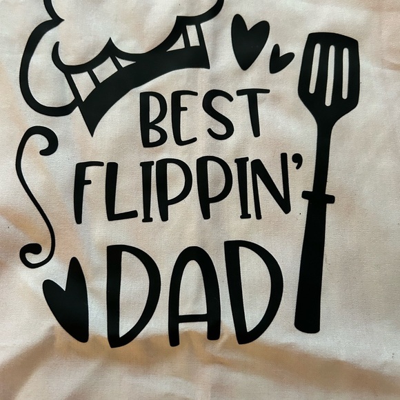 White Apron with 'Best Flippin' Dad' Design- great present for the man barbecuer - Picture 3 of 6